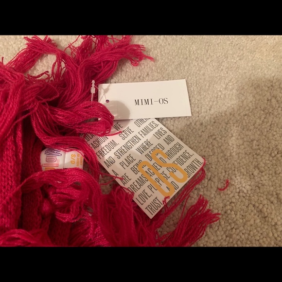 NWT Lularoe Raspberry Pink Mimi Cable Knit Shawl - Picture 4 of 6